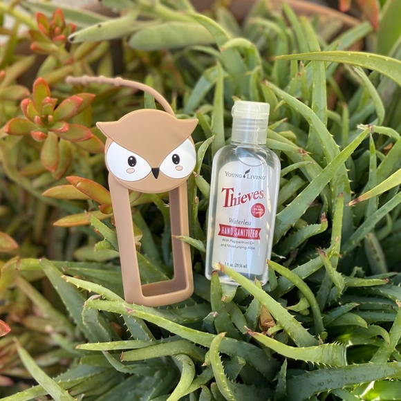 5 Sets Thieves Hand Sanitizer and Holder - Picture 3 of 4